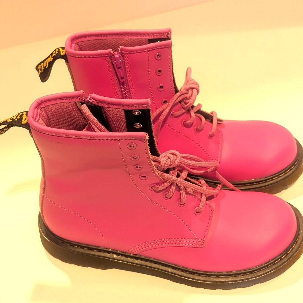 DR MARTENS LADIES SIZE 6  PINK LEATHER BOOTS - NEW